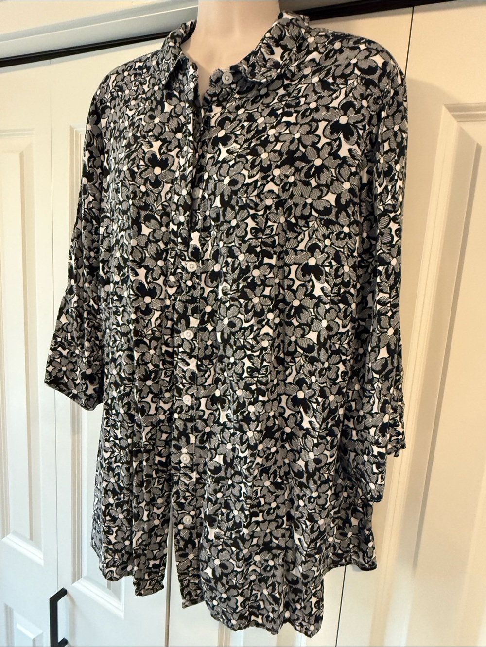Woman Within black white floral blouse large 18 20